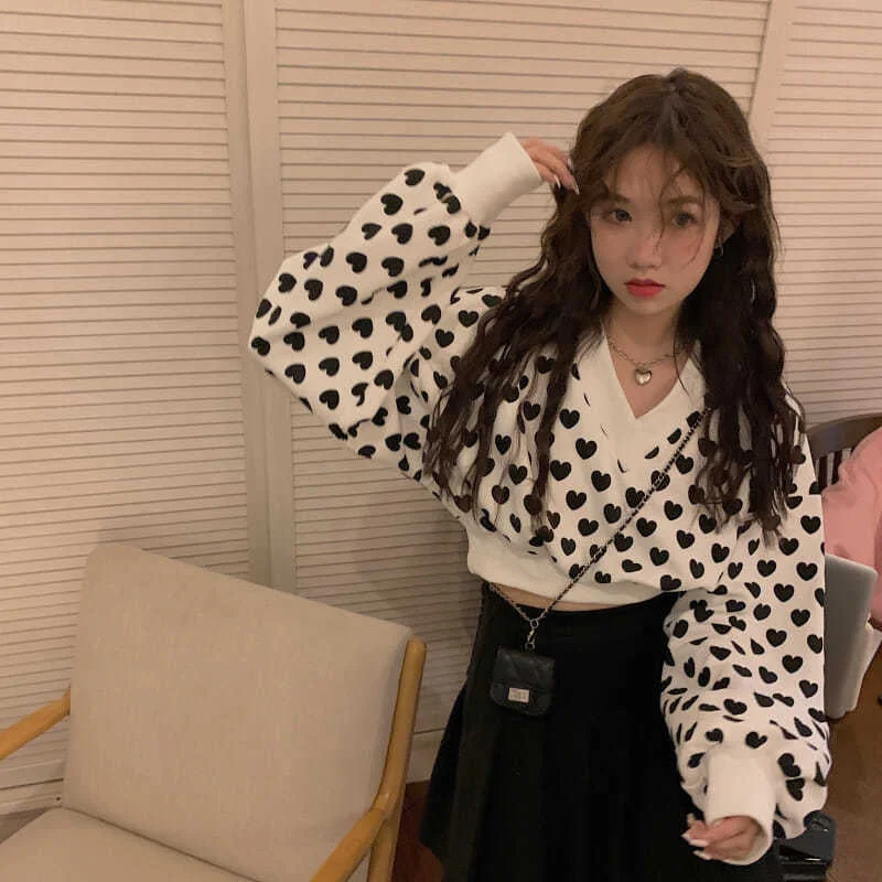 KittenAlarm - V-Neck Heart Pattern Cropped Sweater